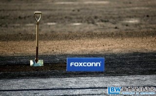 美國富士康生產Apple遭遇用人荒，用自動化機器人取代更多人工崗位。